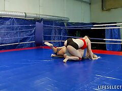 Giocattolo del porno da guardare sesso Conoscitore finalmente opta per il vero anale